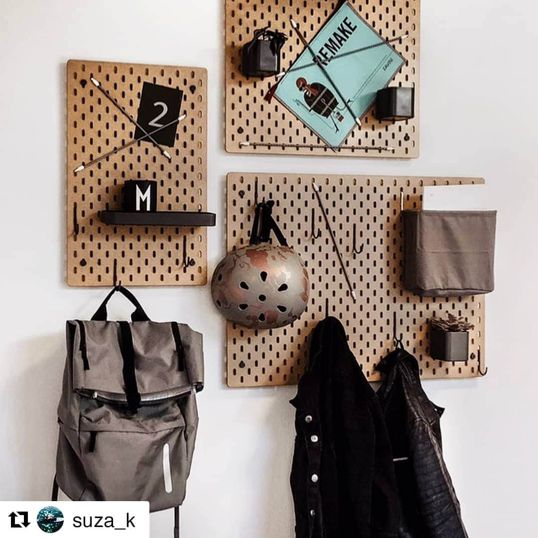 IKEA Austriaさんのインスタグラム写真 - (IKEA AustriaInstagram)「Alles griffbereit! 👌🏻 Im neuen Büro von @suza_k ist unser Aufbewahrungshelfer SKÅDIS eingezogen. 🤗 #IKEAat #Regram // SKÅDIS Lochplatte, Holz, 56x56 cm € 14,99」9月18日 17時06分 - ikeaaustria