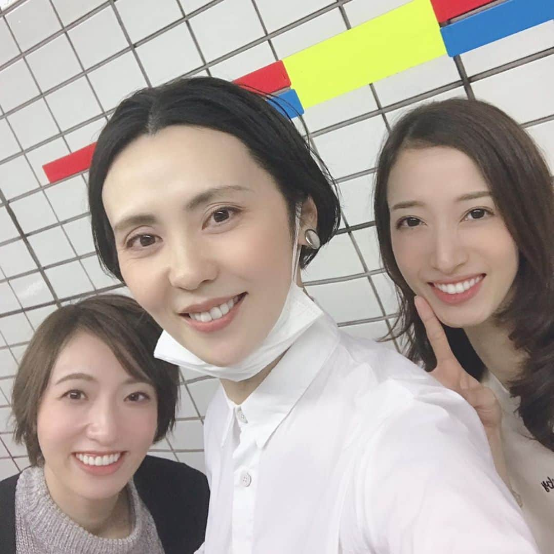 伶美うららさんのインスタグラム写真 - (伶美うららInstagram)「この方々とランチしました♪ . きたさん、そして退団ホヤホヤのりくさん♡ . お洒落なサンドイッチを食べながら語り、更にお茶をしながら語り尽くしました♡ . テラス席も風が心地よく気持ち良かったです♪ . #ランチ会 #緒月遠麻 さん #蒼羽りく さん」9月18日 17時13分 - urara_reimi