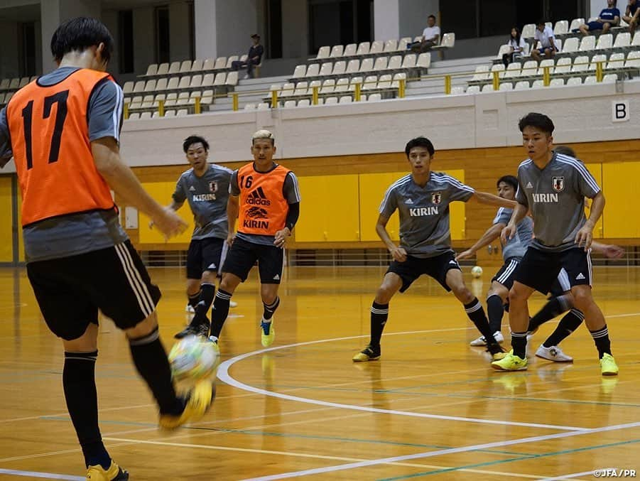 日本サッカー協会さんのインスタグラム写真 - (日本サッカー協会Instagram)「📸9月23日(月・祝)・25日(水)にフットサルタイ代表との国際親善試合に臨む#フットサル日本代表 は、初戦の開催地となる新潟県長岡市にてトレーニングを開始。 ・ 今回はＦリーグで活躍する16名の選手が招集され、9月16日よりチームが始動。ブルーノ監督からは親善試合の目的やAFCフットサル選手権2020予選までのスケジュールが改めて共有されました。 ・ #jfa #daihyo ―――――――――――――――――― 国際親善試合 🆚タイ代表🇹🇭 ・ [第1戦] 📅9/23(月・祝) 14:00KO 📍新潟/シティホールプラザアオーレ長岡 ・ [第2戦] 📅9/25(水) 19:30KO 📍愛知/武田テバオーシャンアリーナ ・ チケット絶賛発売中！ 👉大会情報はJFA.jpへ ――――――――――――――――――」9月18日 17時17分 - japanfootballassociation