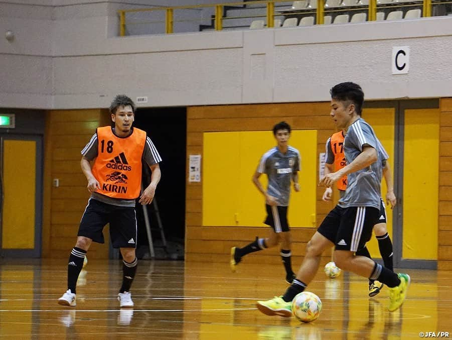 日本サッカー協会さんのインスタグラム写真 - (日本サッカー協会Instagram)「📸9月23日(月・祝)・25日(水)にフットサルタイ代表との国際親善試合に臨む#フットサル日本代表 は、初戦の開催地となる新潟県長岡市にてトレーニングを開始。 ・ 今回はＦリーグで活躍する16名の選手が招集され、9月16日よりチームが始動。ブルーノ監督からは親善試合の目的やAFCフットサル選手権2020予選までのスケジュールが改めて共有されました。 ・ #jfa #daihyo ―――――――――――――――――― 国際親善試合 🆚タイ代表🇹🇭 ・ [第1戦] 📅9/23(月・祝) 14:00KO 📍新潟/シティホールプラザアオーレ長岡 ・ [第2戦] 📅9/25(水) 19:30KO 📍愛知/武田テバオーシャンアリーナ ・ チケット絶賛発売中！ 👉大会情報はJFA.jpへ ――――――――――――――――――」9月18日 17時17分 - japanfootballassociation