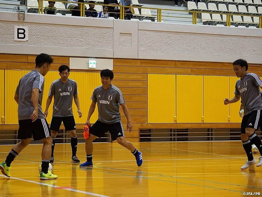 日本サッカー協会さんのインスタグラム写真 - (日本サッカー協会Instagram)「📸9月23日(月・祝)・25日(水)にフットサルタイ代表との国際親善試合に臨む#フットサル日本代表 は、初戦の開催地となる新潟県長岡市にてトレーニングを開始。 ・ 今回はＦリーグで活躍する16名の選手が招集され、9月16日よりチームが始動。ブルーノ監督からは親善試合の目的やAFCフットサル選手権2020予選までのスケジュールが改めて共有されました。 ・ #jfa #daihyo ―――――――――――――――――― 国際親善試合 🆚タイ代表🇹🇭 ・ [第1戦] 📅9/23(月・祝) 14:00KO 📍新潟/シティホールプラザアオーレ長岡 ・ [第2戦] 📅9/25(水) 19:30KO 📍愛知/武田テバオーシャンアリーナ ・ チケット絶賛発売中！ 👉大会情報はJFA.jpへ ――――――――――――――――――」9月18日 17時17分 - japanfootballassociation