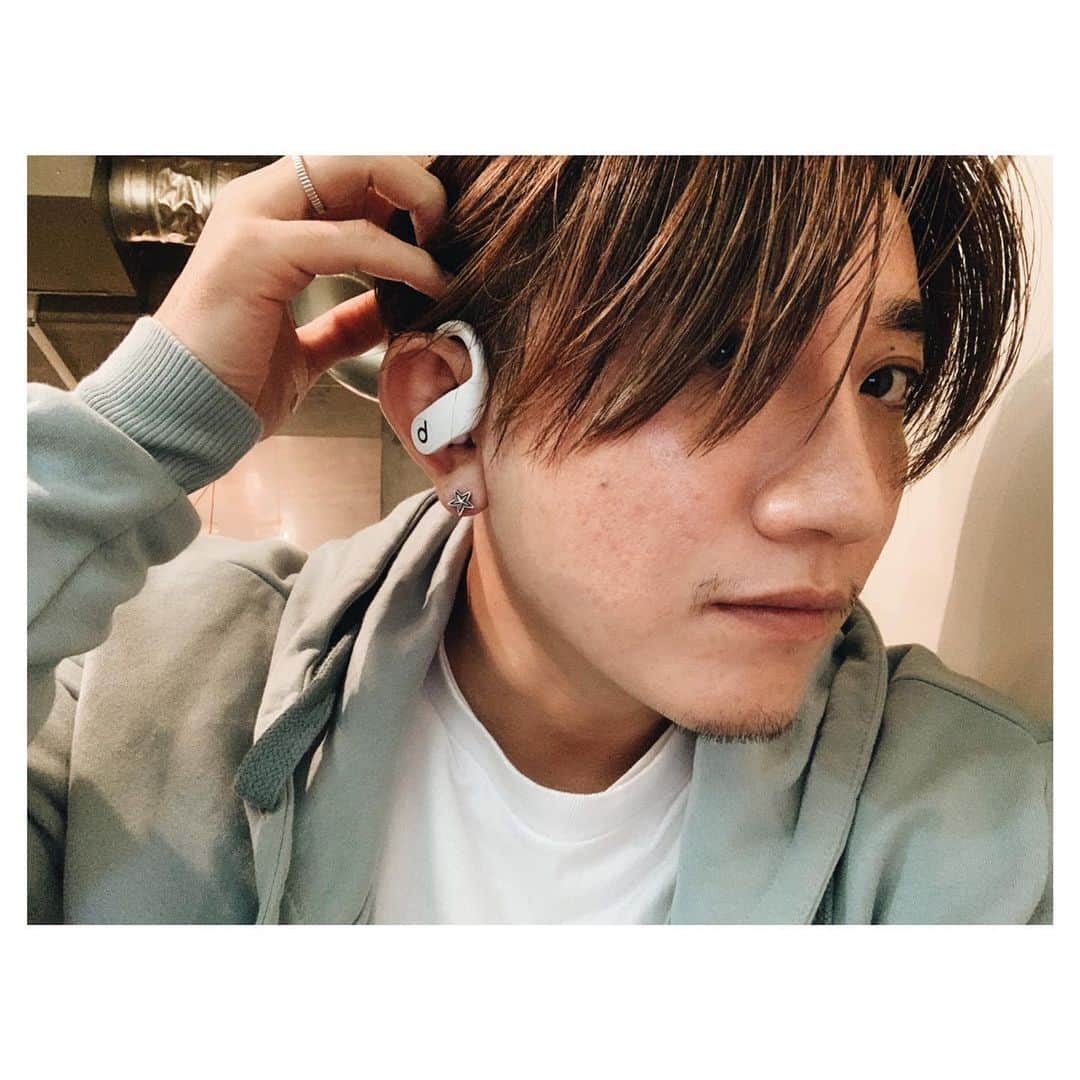 前原穂高のインスタグラム：「いつだかストーリーで欲しい！ってつぶやいたこのイヤホン😍 ゲットしたよん👍 ㅤㅤㅤ 快適快適🙆 ㅤㅤㅤ #beatspro」