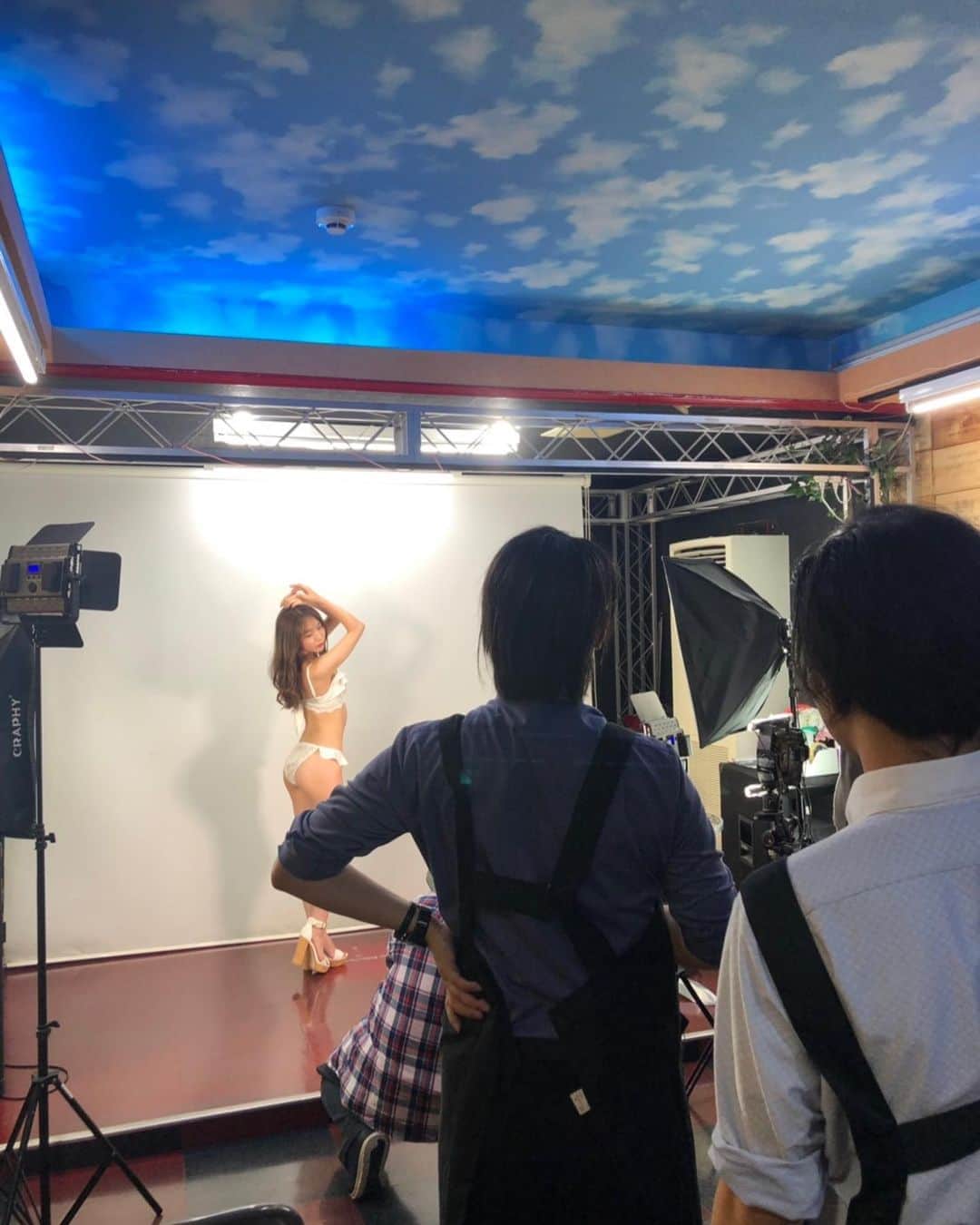 堀尾実咲のインスタグラム：「ラムタラメディアワールドアキバ様の元にご挨拶に行かせていただきました😆💕💕 9月25日発売DVD『教えてアゲちゃう！』をラムタラメディアワールドアキバ様、エピカリアキバ様、ムーランアキバ本店様にてお買い上げ頂くと本日撮影してきたサイン入りチェキ付いてきます🐰  #グラビア #アイドル #DVD #ラムタラ #秋葉原」