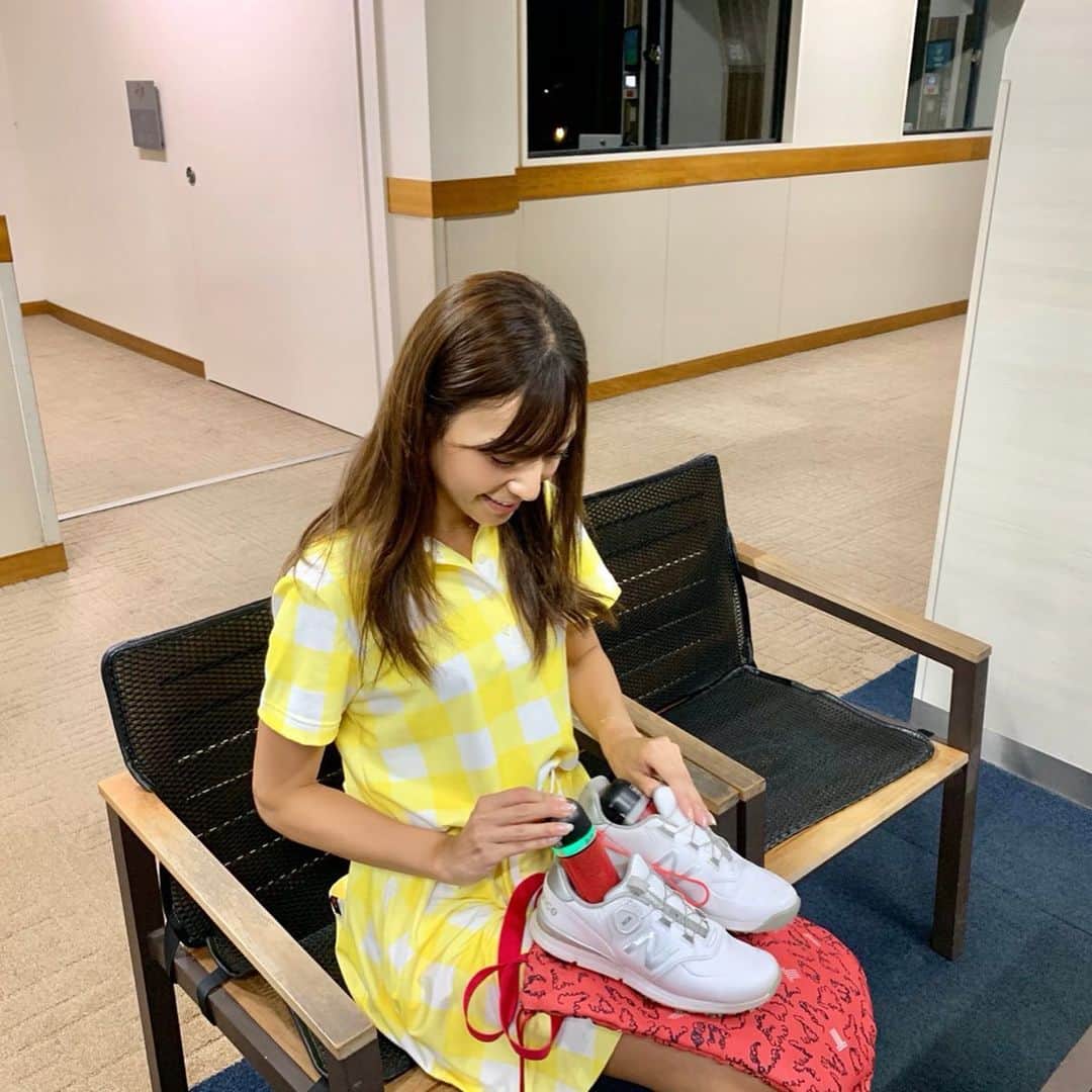 のインスタグラム：「. ゴルフシューズの匂い対策👟✨ . テレビや雑誌でも話題の @pedic.jp のUV除菌器を使ってます😃 . PEDICの除菌ランプを10分間照射することで、水虫菌や様々やカビや細菌を99.99%除菌してくれる優れ物💛 . 10分って早い✨ 99．99%って凄い✨ . ゴルフシューズだけじゃなく、なかなか洗えない物の衛生管理にも最適です😊🙌 . . . #PEDIC #PEDICSPORT #PEDICv2 #除菌 #消臭 #足元オシャレ #足元リフレッシュ #亀梨和也 #王様のブランチ #シャンプーハット #有吉ゼミ #ゴルフ #ゴルフ女子 #ゴルフ男子 #スイング碑文谷」