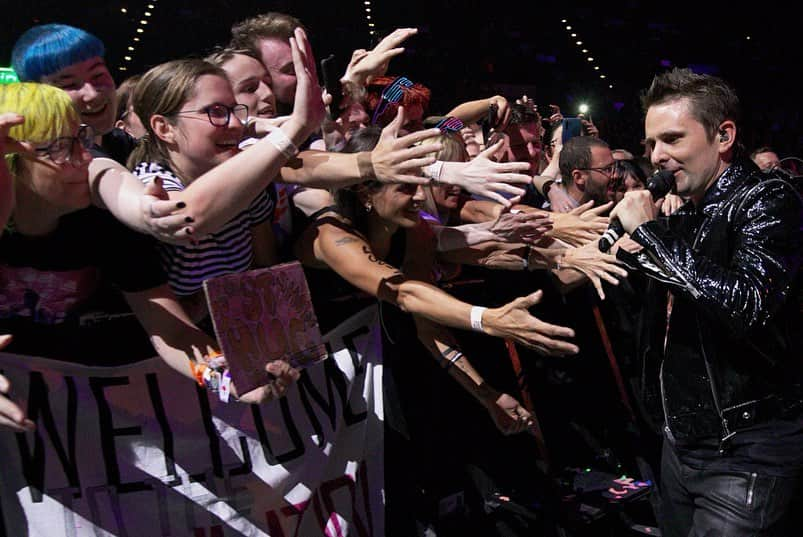 MUSEさんのインスタグラム写真 - (MUSEInstagram)「Thank you Birmingham!  The Simulation went a bit berserk with a huge balloon drop during Knights to end this leg of the tour! 🎉🎈 📸: @fotosbykara」9月18日 9時09分 - muse