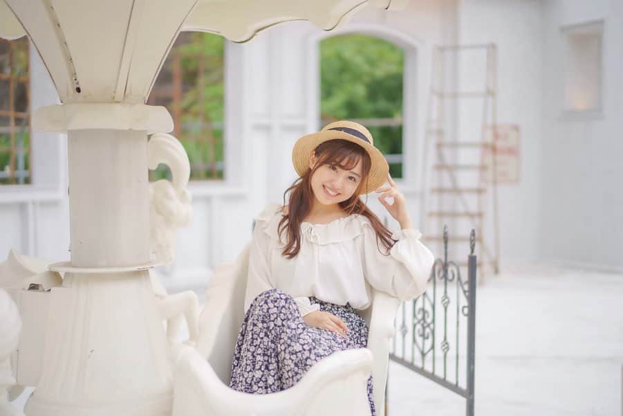 河村友歌のインスタグラム：「更新サボってました🎠 #メリーゴーランド」