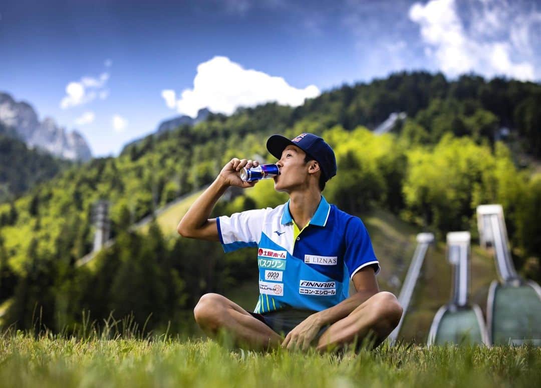 小林陵侑のインスタグラム：「もー秋ですね。 #redbull #liznas #土屋ホーム #小林陵侑 #ryoyukobayashi」