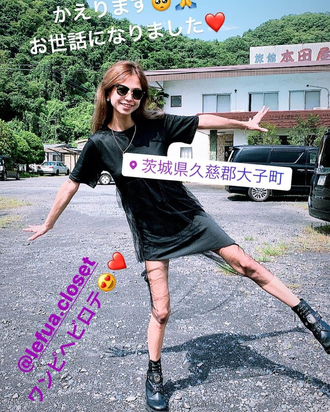 間宮梨花さんのインスタグラム写真 - (間宮梨花Instagram)「茨城 大子 花火大会がおわって、呑んべい親子！りかとぱぱゎ近くのスナックへ🤣🤣🤲💕三女の旦那だけ生きてたからよびだし😝😝💕もう完全に間宮一家一門やね笑 職業海猿のとってもやさしくてノリが良い子にもらってもらった三女ゎ幸せだ👍🏼😏👍🏼ようこそマイファミリー❤️❤️❤️ それにしてもぱぱとのむと酔う！！笑 ちなみに知り合いの民宿やさんゎ本田屋さんだよ🥰❤️(写真最後の) お世話になりました💕💕 #間宮一家一門 #呑んべい親子 #茨城 #大子 #家族呑み #スナック #カラオケ #酔っ払い」9月18日 9時43分 - rika_aizawa0329