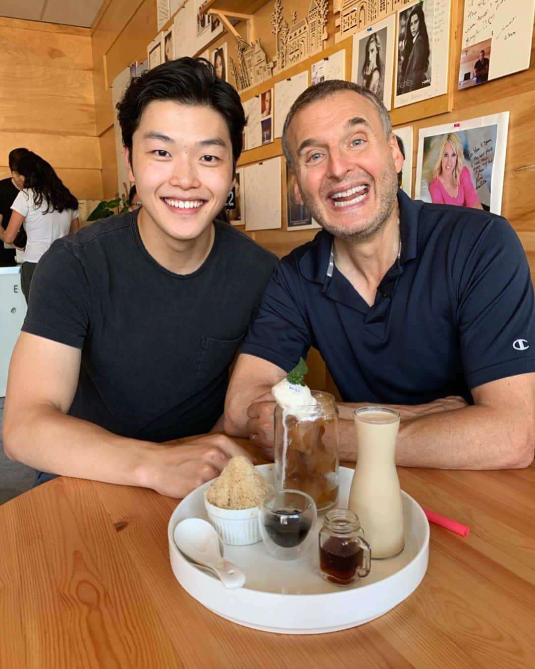 アレックス・シブタニさんのインスタグラム写真 - (アレックス・シブタニInstagram)「Ate sooo much delicious food at @elevencityla and @spoonbyh with @phil.rosenthal, @lilyrosenthal, and @maiashibutani in the latest episode of #philsfinds.  Phil and I also posed for a bunch of adorable pictures with our food, so what’s not to like?! Check out the video and subscribe to “Phil Rosenthal World” on YouTube! #somebodyfeedphil #shibsibs #laeats」9月18日 9時53分 - alexshibutani