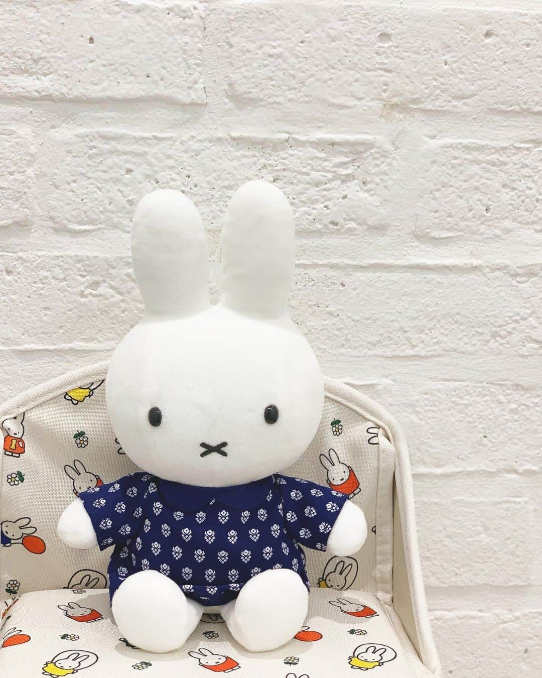 salut!さんのインスタグラム写真 - (salut!Instagram)「﻿ ❁❁「miffy× salut!」コラボ商品❁❁﻿ ﻿ ﻿ ﻿ miffyファンの皆さま。﻿ 大変お待たせ致しました！！﻿ ﻿ 本日発売開始です𖧷✱﻿ ﻿ ﻿ salut!でしか手に入らない限定商品となりますのでお早めにご覧下さいませ𖧷✱ ﻿ ﻿ ﻿ 商品詳細はトップページ @salut_shop 公式通販サイトの特設ページよりご確認くださいませ。﻿ ﻿ ﻿ ※特設ページに個数制限のお知らせがございます。﻿ 予めご確認くださいませ。﻿ ﻿ ﻿ ※店舗での販売は各店開店時より販売を開始致します。﻿ 公式通販サイトパルクローゼットにSHOP LISTがございますのでオープン時間をご確認の上お越しくださいませ。﻿ ﻿ ※公式通販サイトパルクローゼットの販売はAM10:00〜となります。﻿ ﻿ ﻿ 1人でも多くのお客様のもとにmiffyが旅立てるようにご理解のほどよろしくお願い致します☘︎☘︎﻿ ﻿ ﻿ ﻿ ﻿ #本日発売 #サリュ #salut!﻿ #まいにちインテリア﻿ #miffy #ミッフィー﻿ #nin #dic #うさこちゃん﻿」9月18日 9時59分 - salut_shop