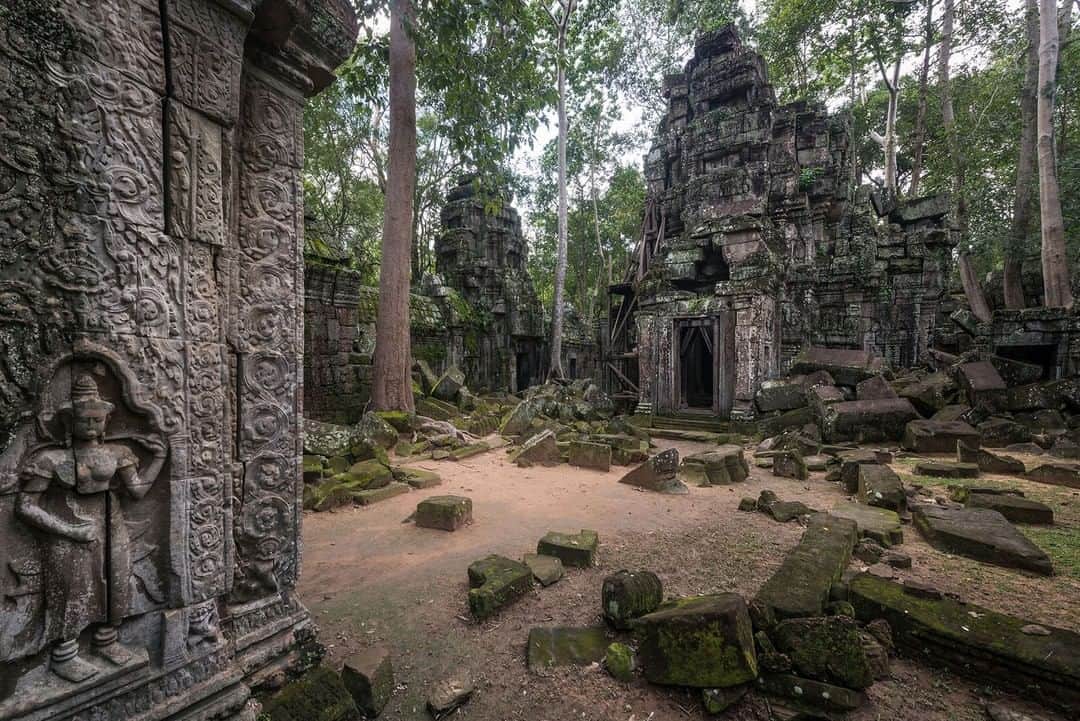Abandoned Placesさんのインスタグラム写真 - (Abandoned PlacesInstagram)「An old temple decaying in Cambodia」9月18日 10時00分 - itsabandoned