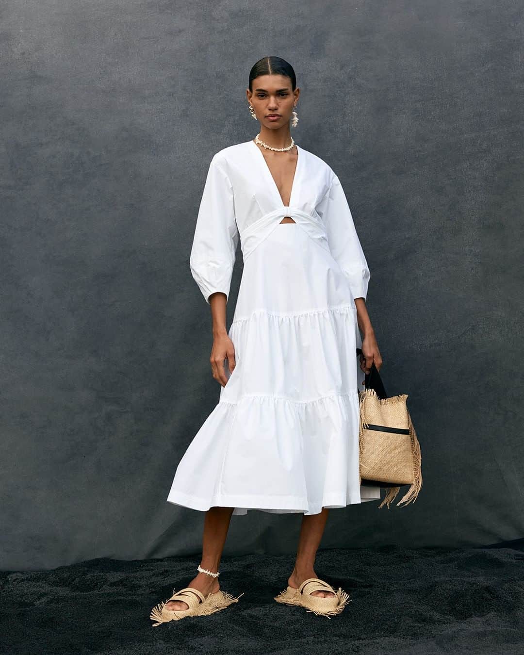 のインスタグラム：「#DerekLam #10Crosby #SS20 Collection -📷@msprouty Stylist @vittoriacerciello Hair: @robertodicuia Makeup: @deannamelluso  #hawaii #hawaiianstyle #nyfw #nyfwspring2020」