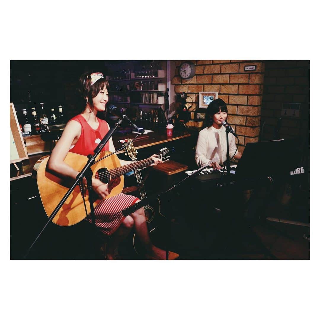 竹仲絵里さんのインスタグラム写真 - (竹仲絵里Instagram)「配信番組「caoli cafe vo.9」  観てくれた皆さまありがとうございました✴︎✴︎ 同じ年で芸歴もほぼ同じなかおりちゃんと こうしてコラボするのは初めて！  本編だけでなく 2部のかおりちゃんライブにも沢山参加させて頂きました😊  アットホームなライブで 楽しい夜でした！  #竹仲絵里 #辻香織 #caolicafe #YouTubeLive #facebooklive」9月18日 11時22分 - eri_takenaka