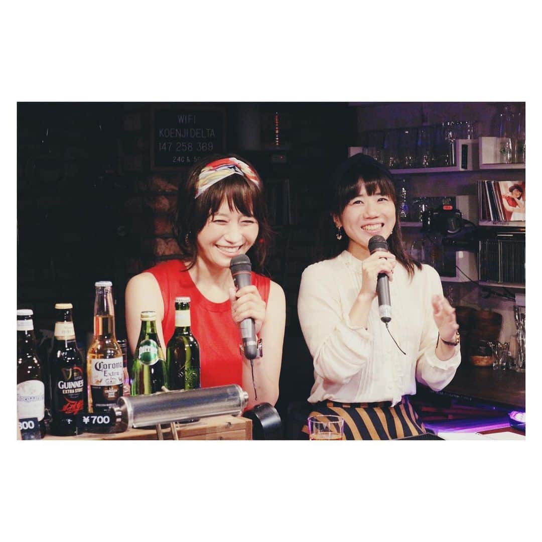 のインスタグラム：「配信番組「caoli cafe vo.9」  観てくれた皆さまありがとうございました✴︎✴︎ 同じ年で芸歴もほぼ同じなかおりちゃんと こうしてコラボするのは初めて！  本編だけでなく 2部のかおりちゃんライブにも沢山参加させて頂きました😊  アットホームなライブで 楽しい夜でした！  #竹仲絵里 #辻香織 #caolicafe #YouTubeLive #facebooklive」
