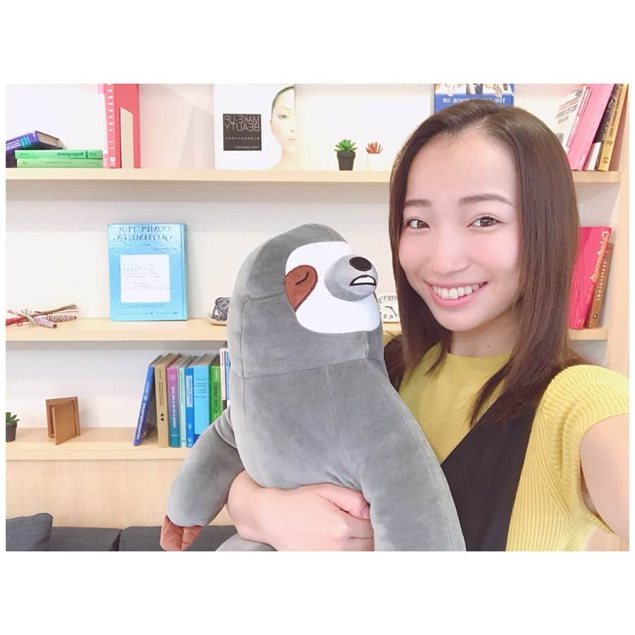 のインスタグラム：「店内もオシャレで綺麗だし シャンプー台の時計のデカさには ビックリしたけど かっこいいし、オシャレ！！！ . . . . #エンリエアー #enrihair #千葉サロン #千葉美容室 #千葉ヘアサロン #千葉縮毛矯正 #縮毛矯正 #pr #コラボベース #ありあけゆな #店内」