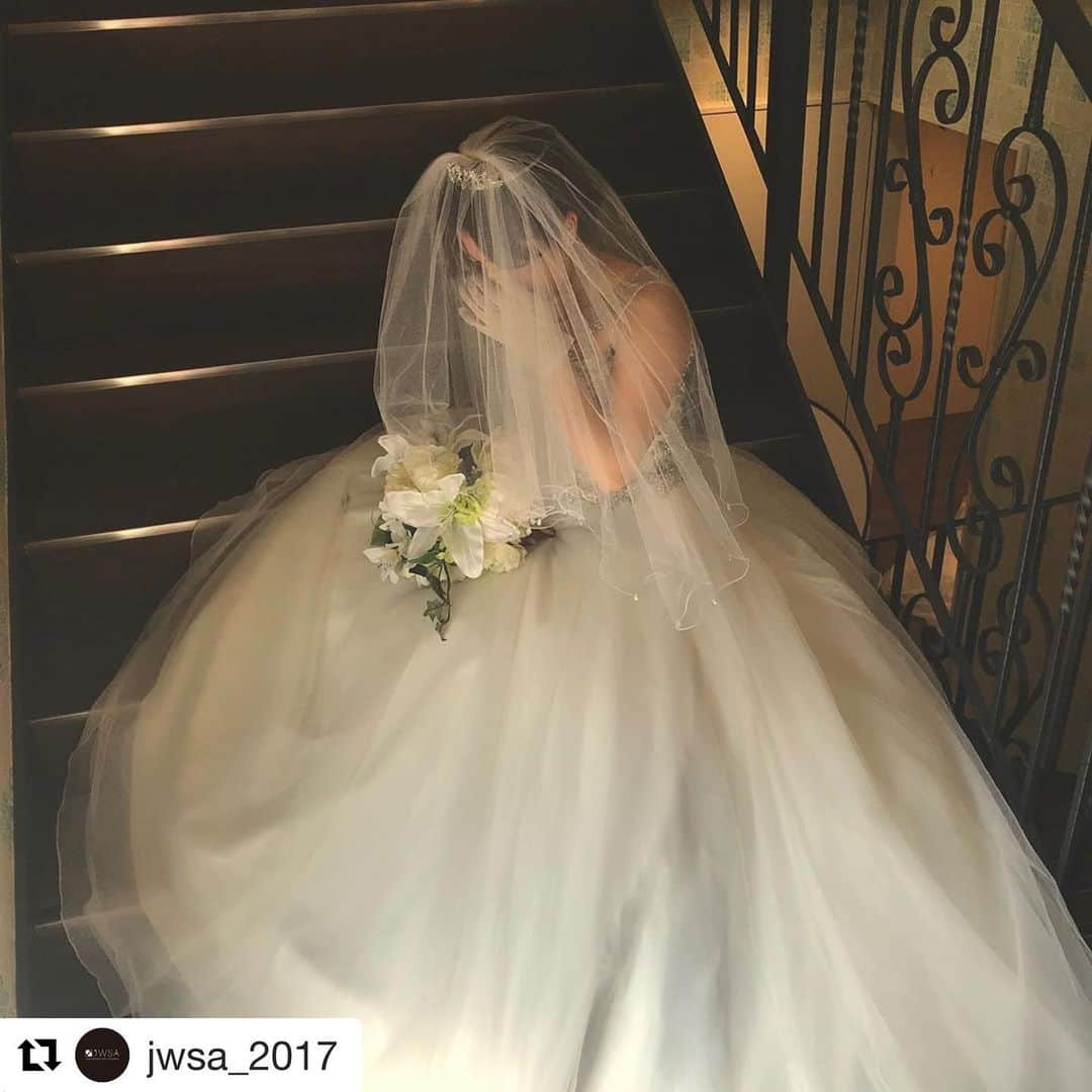 東京ウェディングカレッジさんのインスタグラム写真 - (東京ウェディングカレッジInstagram)「#Repost @jwsa_2017 with @get_repost ・・・ JWSA主催 専門学校生による WEDDING PHOTO AWARD2019 が行われ、100名近い学生さんが、 エントリーをしてくださいました。  学生だからこそ、素直な視点 学生だからこそ、優しい写真 学生だからこそ、の、のびしろ  私たちも、沢山のことを教えていただきました。  数々の素敵な写真のなかから 選ばれた、第1位の作品をご紹介します。  新婦の素敵なストーリー！ 感動の1枚です  #東京ウェディングホテル専門学校 #東京ウェディングカレッジ #本物の結婚式も出来る専門学校  #ウェディング科 #ウェディングプランナー 専攻  #ドレススタイリスト 専攻 #ブライダルフラワー 専攻  #ブライダルフォト 専攻 #ウェディング専門学校 #ブライダル専門学校  #ウェディング専門学校twh #ブライダル専門学校twh  #jk3 #jk2 #jk1 #ljk #sjk  #fjk  #高3 #高2 #高1 #ブライダル学生」9月18日 11時23分 - weddingcollege