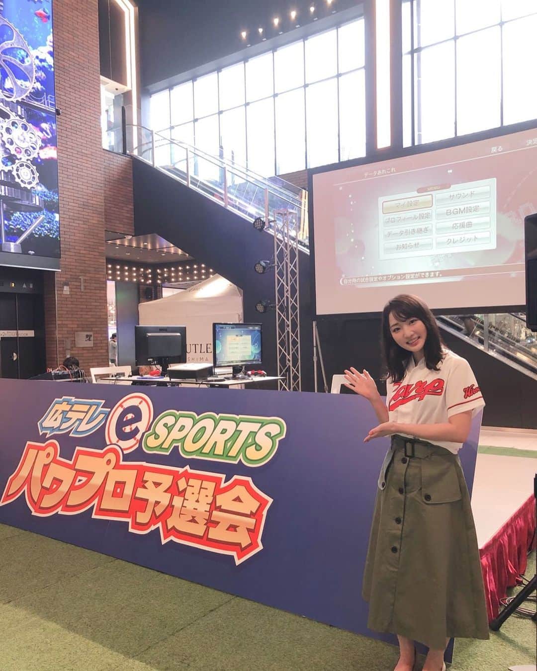 女子アナ47のインスタグラム：「. こんにちは、47発信プロジェクトです！本日は住谷綾香アナウンサーが『広島でもアツい！ｅスポーツ』をお届けします！ . こんにちは。元とちぎテレビアナウンサー、現在は地元広島を拠点にフリーアナウンサーとして活動しています。住谷綾香です。  皆さん、「ｅスポーツ」ってご存知でしょうか？ 「エレクトロニック・スポーツ」の略で スポーツ競技としてのゲームの事なんです。 茨城国体でも正式種目に採用され、全国各地でイベントや大会も行われていて注目を集めています・・・・・・ . 続きはトップページのリンクから『47発信プロジェクト』へ！ . #47発信プロジェクト #アナウンサー #フリーアナウンサー #女子アナ #女子アナ47 #地方創生 #地方創生アナウンサー #マッチングサイト #マッチングサービス #47発信プロジェクト #住谷綾香 #eスポーツ #エレクトロニックスポーツ #広島」