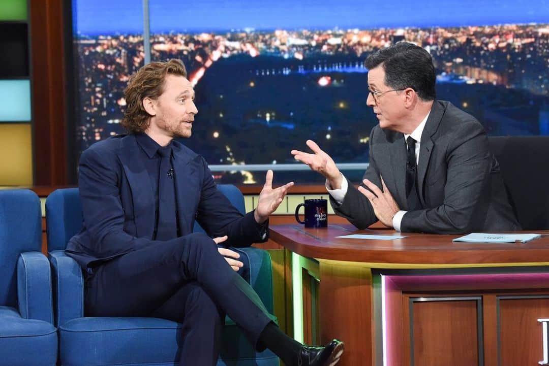 のインスタグラム：「What an honour to be a guest on @colbertlateshow with this man, @stephenathome. One of the smartest, and the best. #BetrayalBroadway」