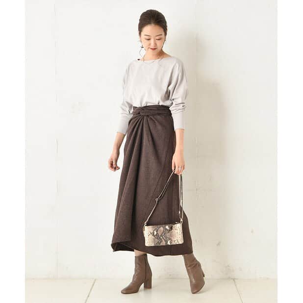 PAL CLOSET(パルクローゼット)さんのインスタグラム写真 - (PAL CLOSET(パルクローゼット)Instagram)「. . @doudou_pr  毎日着たいシンプルリブニットが登場！！ 絶妙な開き具合が使い易いネックライン、程良いルーズ感のあるごわつかないサイズ感など、万能ポイント満載の1枚。 秋冬の温もりを感じるムード溢れるカラー展開でご用意しました。 色違いで何色か揃えておきたくなる万能なニットです。 .  リブ長袖プルオーバー ¥12,960（税込） . 大人気カイトスカートの秋冬NEWバージョン！！ ウエストのデザインが特徴的なカイトスカートのフレアバージョンが登場！！ ウエストのサイズが着る人によって自由自在に変えていただけるスカート。 ウエストをキレイに見せてくれてスタイルアップが叶います！ シンプルなニットやカットソーとコーディネイトするだけで旬なスタイリングが完成します。 . カイトフレアスカート ¥14,040（税込） . . . . #palcloset #パルクローゼット #パルクロ #doudou #ドゥドゥ#スカート #フレアスカート #巻きスカート #スカートコーデ #秋スカート #ブラウンコーデ #カジュアルコーデ #カジュアル #カジュアルファッション #ファッション #ootd #秋ファッション #ベージュコーデ #ベージュコーディネート #大人スカート #ニット #ニットトップス #knit #秋ニット #リブニット #カラーニット #ニットコーディネート」9月18日 12時14分 - palcloset_onlinestore
