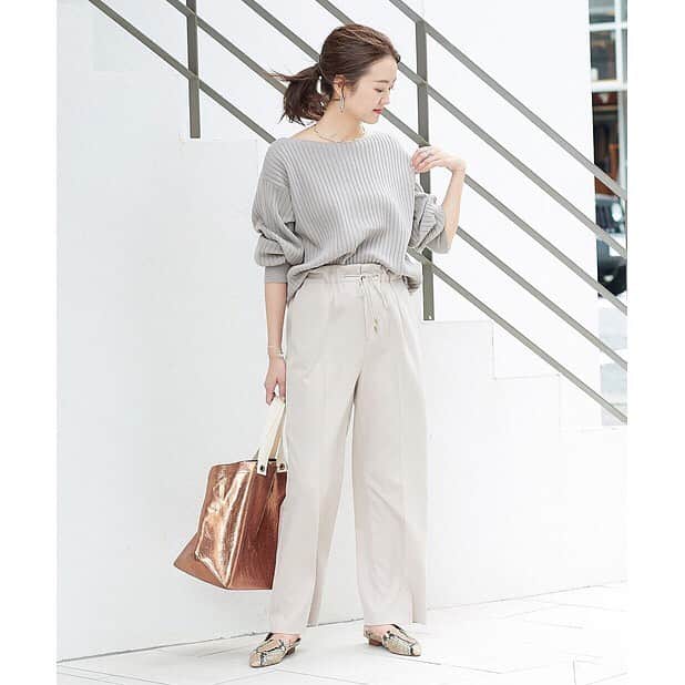 PAL CLOSET(パルクローゼット)さんのインスタグラム写真 - (PAL CLOSET(パルクローゼット)Instagram)「. . @doudou_pr  毎日着たいシンプルリブニットが登場！！ 絶妙な開き具合が使い易いネックライン、程良いルーズ感のあるごわつかないサイズ感など、万能ポイント満載の1枚。 秋冬の温もりを感じるムード溢れるカラー展開でご用意しました。 色違いで何色か揃えておきたくなる万能なニットです。 .  リブ長袖プルオーバー ¥12,960（税込） . 大人気カイトスカートの秋冬NEWバージョン！！ ウエストのデザインが特徴的なカイトスカートのフレアバージョンが登場！！ ウエストのサイズが着る人によって自由自在に変えていただけるスカート。 ウエストをキレイに見せてくれてスタイルアップが叶います！ シンプルなニットやカットソーとコーディネイトするだけで旬なスタイリングが完成します。 . カイトフレアスカート ¥14,040（税込） . . . . #palcloset #パルクローゼット #パルクロ #doudou #ドゥドゥ#スカート #フレアスカート #巻きスカート #スカートコーデ #秋スカート #ブラウンコーデ #カジュアルコーデ #カジュアル #カジュアルファッション #ファッション #ootd #秋ファッション #ベージュコーデ #ベージュコーディネート #大人スカート #ニット #ニットトップス #knit #秋ニット #リブニット #カラーニット #ニットコーディネート」9月18日 12時14分 - palcloset_onlinestore
