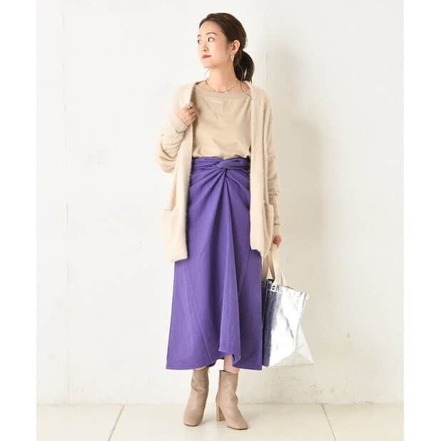 PAL CLOSET(パルクローゼット)さんのインスタグラム写真 - (PAL CLOSET(パルクローゼット)Instagram)「. . @doudou_pr  毎日着たいシンプルリブニットが登場！！ 絶妙な開き具合が使い易いネックライン、程良いルーズ感のあるごわつかないサイズ感など、万能ポイント満載の1枚。 秋冬の温もりを感じるムード溢れるカラー展開でご用意しました。 色違いで何色か揃えておきたくなる万能なニットです。 .  リブ長袖プルオーバー ¥12,960（税込） . 大人気カイトスカートの秋冬NEWバージョン！！ ウエストのデザインが特徴的なカイトスカートのフレアバージョンが登場！！ ウエストのサイズが着る人によって自由自在に変えていただけるスカート。 ウエストをキレイに見せてくれてスタイルアップが叶います！ シンプルなニットやカットソーとコーディネイトするだけで旬なスタイリングが完成します。 . カイトフレアスカート ¥14,040（税込） . . . . #palcloset #パルクローゼット #パルクロ #doudou #ドゥドゥ#スカート #フレアスカート #巻きスカート #スカートコーデ #秋スカート #ブラウンコーデ #カジュアルコーデ #カジュアル #カジュアルファッション #ファッション #ootd #秋ファッション #ベージュコーデ #ベージュコーディネート #大人スカート #ニット #ニットトップス #knit #秋ニット #リブニット #カラーニット #ニットコーディネート」9月18日 12時14分 - palcloset_onlinestore