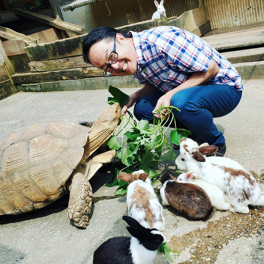 粉川真一さんのインスタグラム写真 - (粉川真一Instagram)「可愛いミニ動物園にお邪魔しました！ 詳しくは本日(9月18日)18:15～のMRTニュースNextをご覧ください！」9月18日 12時23分 - mrt.kokawa