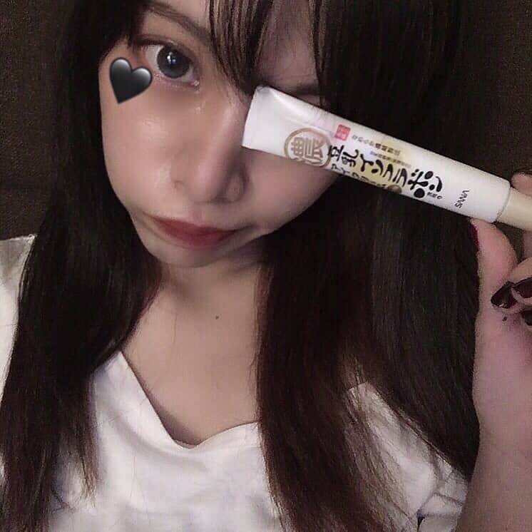 のインスタグラム：「🌹 #Beauty #レポ . サナ なめらか本舗 リンクルアイクリーム Ｎ . なめらか本舗 ☺︎ 大好きで昔から使ってます 🌚 新商品のアイクリームには、保湿成分のピュアレチノールが新配合してリニューアルされたの 👏🏿 目元の乾燥が気になっていたからいいものないかと探していたの！ . こっくりした一晩中うるおいが続く濃厚なクリームで、しっとりもちもちに 🕯 プチプラだし、毎日続けていくと乾燥も気にならなくなりそうだからこれからもリピしたい商品 💯💯💯 . @nameraka_honpo #なめらか本舗 #ベストコスメ #プチプラコスメ #豆乳イソフラボン 常盤薬品工業様のプロモーションに参加中」
