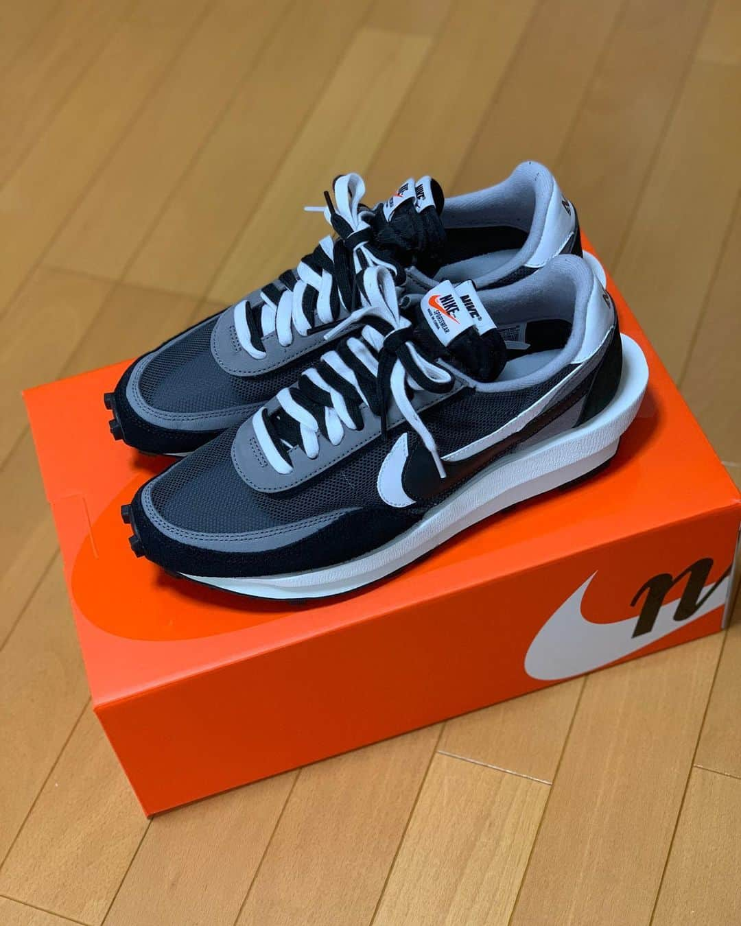 岩本煌史のインスタグラム：「got new kicks!! NIKE SACAI LDWAFFLE BLACK #nike #ナイキ #sacai #サカイ #nikesacai #sacainike #ldwaffle #black #nikesacaildwaffle #nikesacaildwaffleblack #snkrs #prowrestler #プロレスラー #三重県 #桑名市 #出身 #岩本煌史 #sneaker #スニーカー #スニーカー大好き #スニーカーヘッズ #足元倶楽部 #キモ撮り」