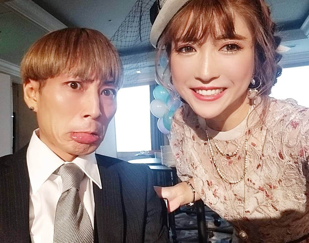 石関友梨さんのインスタグラム写真 - (石関友梨Instagram)「🎀🎀MAX＆ハニコWedding②🎀🎀 #はらぺこツインズ #谷やん #ジャイアント白田 #キング山本 #おごせ綾 #一般人の山口さん #アプリで撮ったら白で飛びすぎた #幸せいっぱい #大食いレジェンド #大食いYouTuber」9月18日 12時21分 - yurimorico