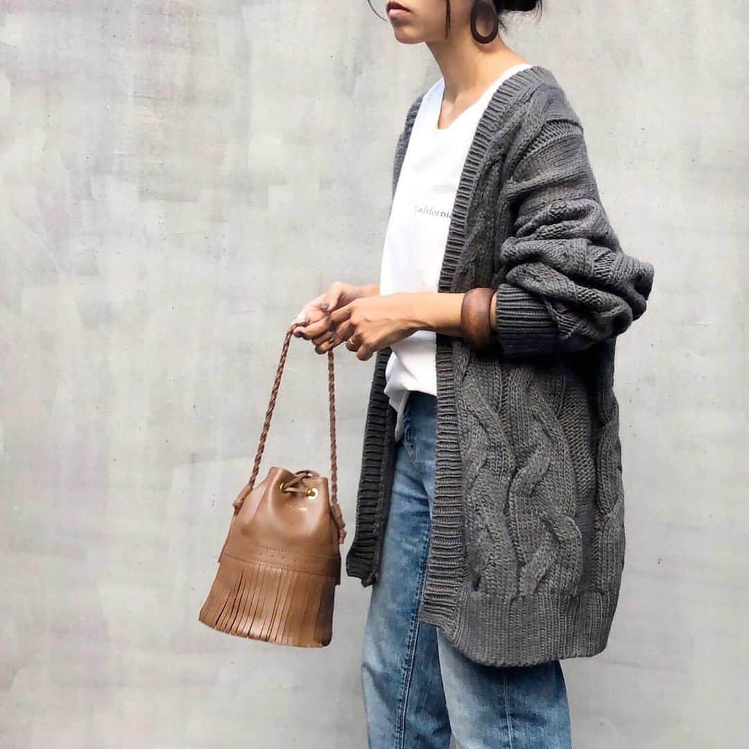 GU Hong Kongさんのインスタグラム写真 - (GU Hong KongInstagram)「Oversized boyfriend cut is never out of trend 💙 . Cable boyfriend cardigan $199 . #GUHK #GUStyle #WearTokyoNow #GUCardigan #style #fashion #ootdHongKong #Tokyo #cablecardigan #cardigan」9月18日 12時25分 - gu.hongkong