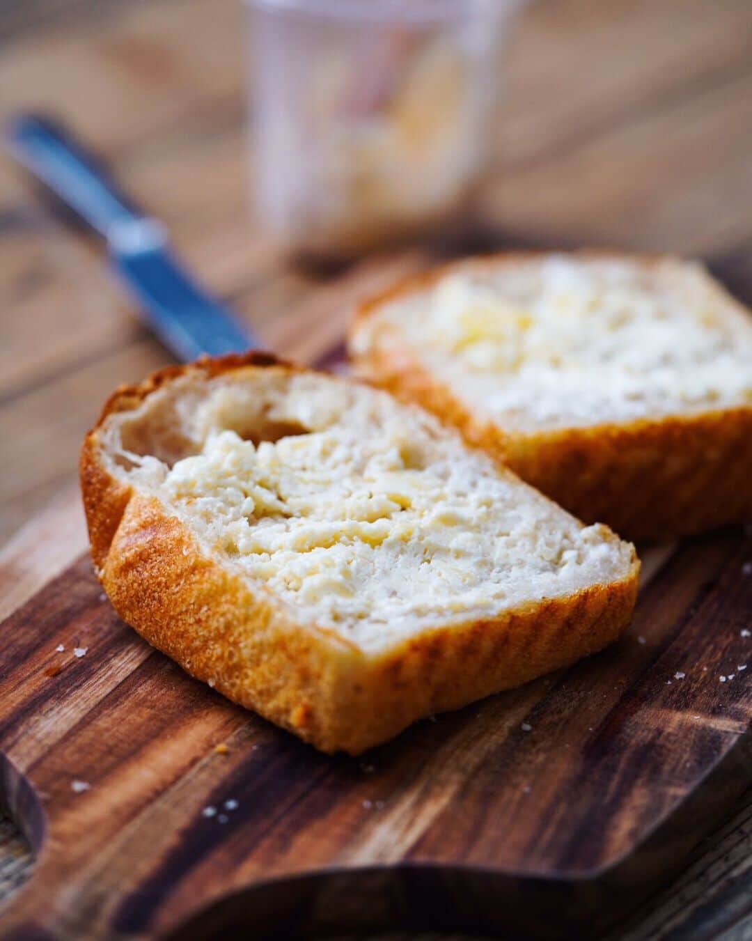 高嶋綾也のインスタグラム：「Vegan cultured butter is now on testing. It already tastes amazing but needs a bit of adjustment for texture. Hope the recipe video is coming soon:) 発酵ヴィーガンバターのレシピを作ってる途中です。」