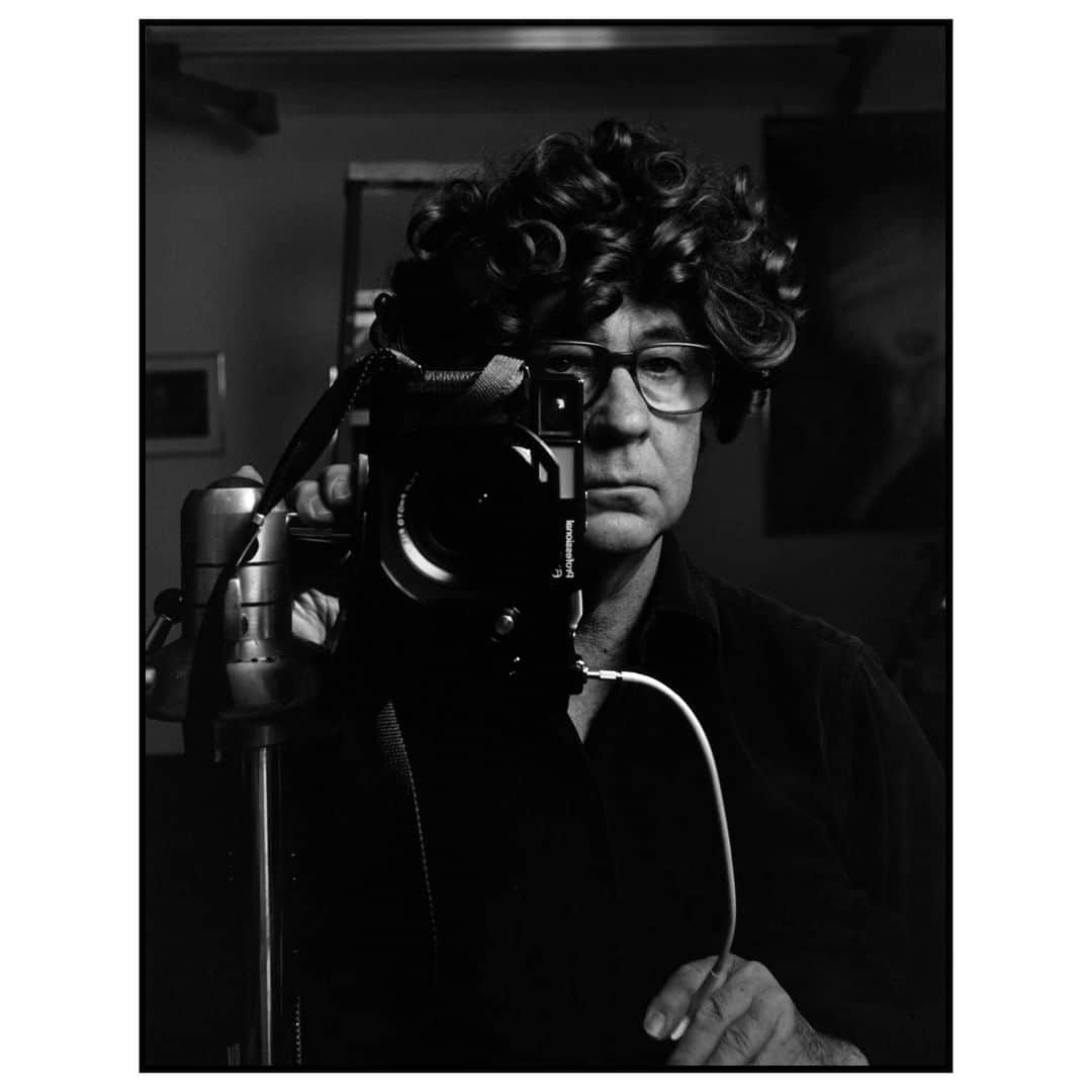 Magnum Photosさんのインスタグラム写真 - (Magnum PhotosInstagram)「“I’m serious about not being serious” - Elliott Erwitt . Today on Magnum: We speak to Elliott Erwitt's former assistant and director @adrianalopezsanfeliu about the making of new documentary 'Elliott Erwitt: Silence Sounds Good', and wanting to show "the Elliott she knew" personally. . Read the interview and watch the trailer via the link in bio. . PHOTO: Self-portrait. New York City. USA. 1998. . © #ElliottErwitt/#MagnumPhotos」9月18日 18時00分 - magnumphotos