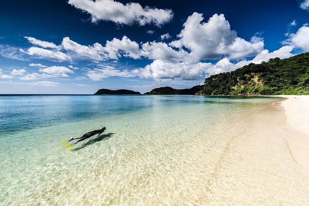 Be.okinawaさんのインスタグラム写真 - (Be.okinawaInstagram)「Ida no Hama beach is a wonderful beach with clear waters and white sand. Perfect for snorkeling! 📷:@dotanekomafu  #idabeach #iriomoteisland #Ida之濱 #西表島 #이다노하마 #이리오모테섬 #イダの浜 #シュノーケリング #snorkeling #beautifulsea #beokinawa #visitokinawa」9月18日 18時01分 - visitokinawajapan