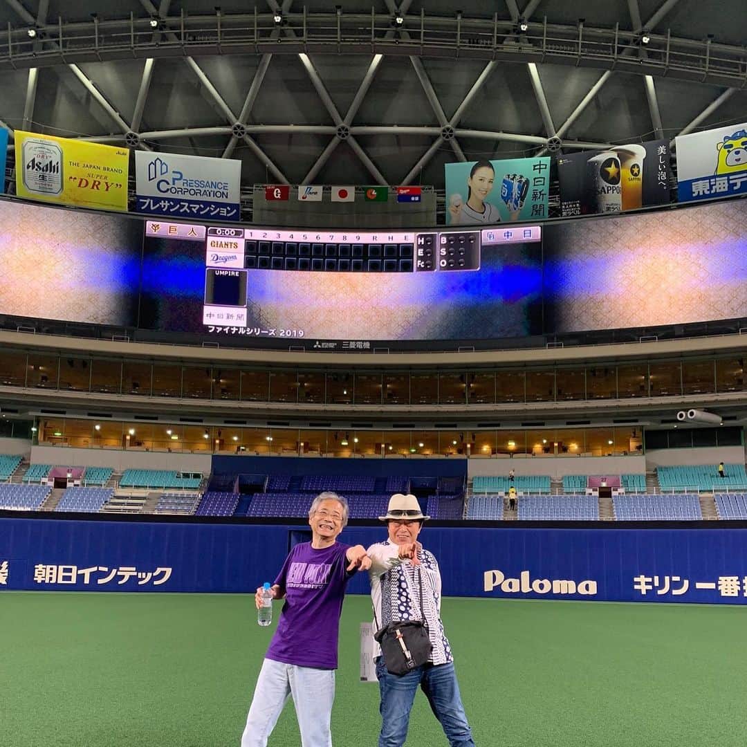 水木一郎さんのインスタグラム写真 - (水木一郎Instagram)「ナゴヤドームは広いゼーット！燃えよドラゴンズ！2019令和の激励♪のリハ終了。2人で気持ち良く歌えました。早くみんなと一緒に歌いたいな〜♪ #ナゴヤドーム  #中日ドラゴンズ #燃えよドラゴンズ2019令和の激励 #山本正之  #水木一郎」9月18日 12時40分 - ichiromizuki