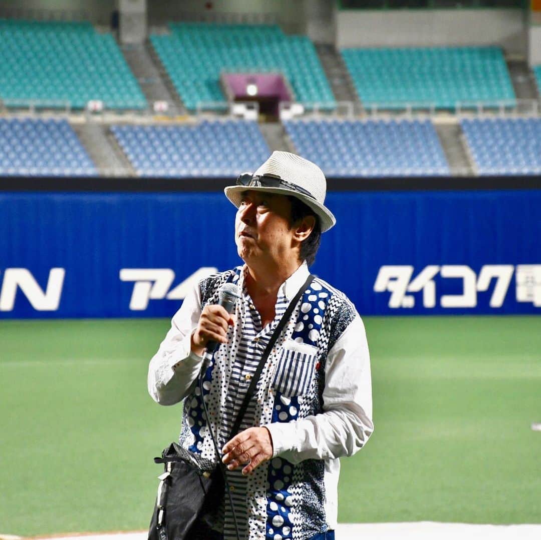 水木一郎さんのインスタグラム写真 - (水木一郎Instagram)「ナゴヤドームは広いゼーット！燃えよドラゴンズ！2019令和の激励♪のリハ終了。2人で気持ち良く歌えました。早くみんなと一緒に歌いたいな〜♪ #ナゴヤドーム  #中日ドラゴンズ #燃えよドラゴンズ2019令和の激励 #山本正之  #水木一郎」9月18日 12時40分 - ichiromizuki