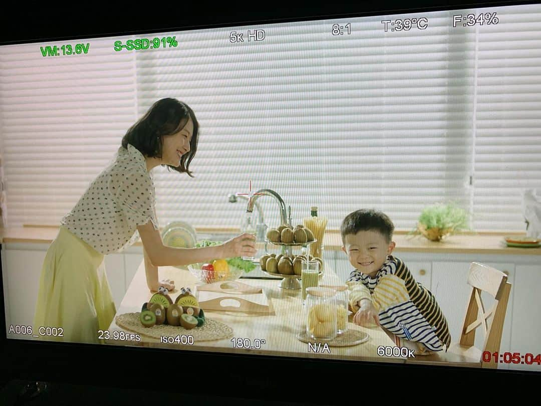 イ・ヒョニさんのインスタグラム写真 - (イ・ヒョニInstagram)「🥝 윤서와 함께했던 첫 광고촬영 비하인드  즈응말 힘들었지만 좋은추억🥰💚」9月18日 12時38分 - lee.hyunyi