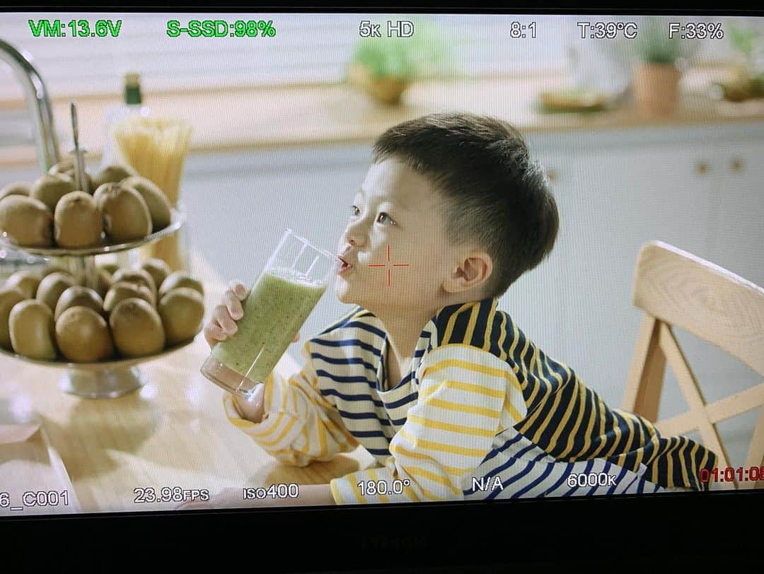 イ・ヒョニさんのインスタグラム写真 - (イ・ヒョニInstagram)「🥝 윤서와 함께했던 첫 광고촬영 비하인드  즈응말 힘들었지만 좋은추억🥰💚」9月18日 12時38分 - lee.hyunyi