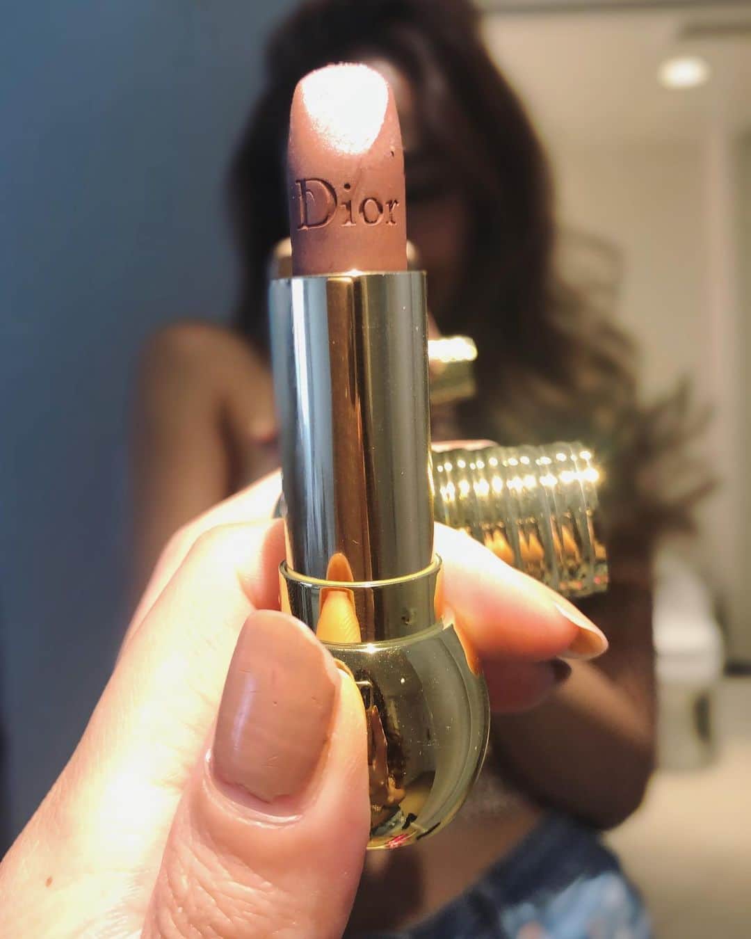 のインスタグラム：「ブラック系でまとめたいときはlipも 少しダークなカラーをチョイス👌😘 @diormakeup 620💄 ちんから貰ったlipで大切に使ってるの❤︎ @koikemayu_  #dior#diormakeup#lip#darklip」