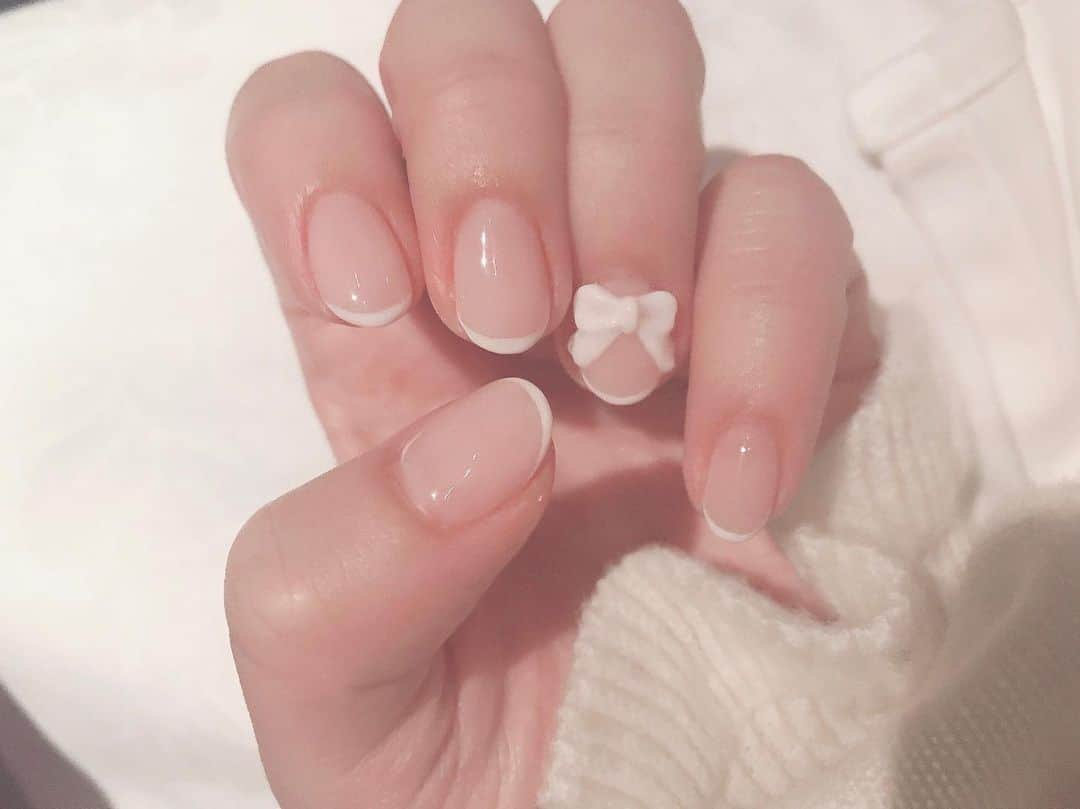 小島まゆみさんのインスタグラム写真 - (小島まゆみInstagram)「. . . New nail💕💅✨ . ここ数ヶ月はかなり落ち着いたデザインにしました。キャラものの3Dとか久しぶりにやりたいな…！ .  #nail #nailsofinstagram #nailart #3Dnaill #chanelnails #リボンネイル  #instagood #naildesign」9月18日 12時44分 - kojima_mayumi_