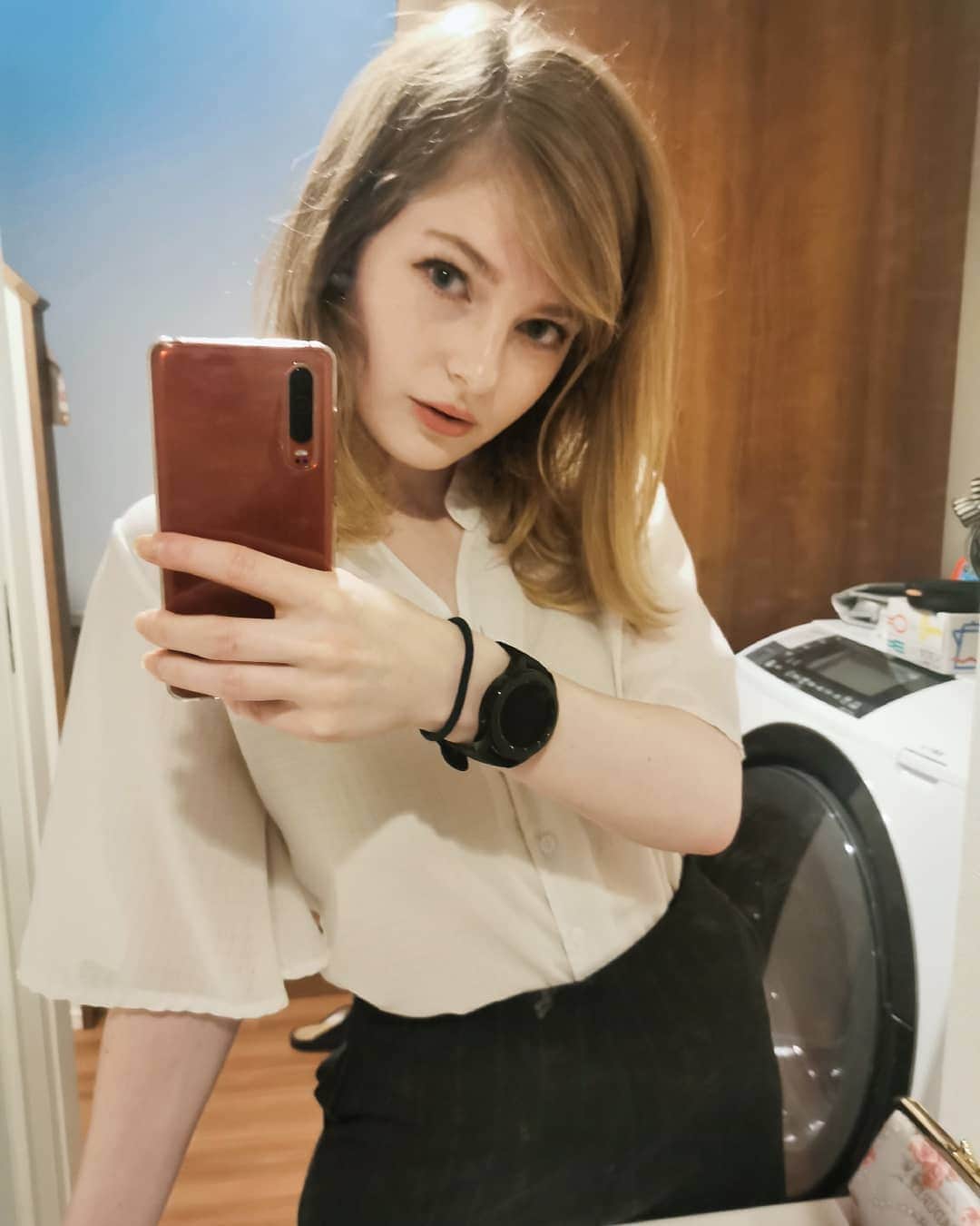 Ella Freyaのインスタグラム：「Sorry for the spam but honestly I was so scared of this day and aging in general but I feel happy and ready for evolving into a better me, again and again. I thought a lot last night and realized that my journey is nobody's to judge but myself and I only know myself, and need to stand strong.」