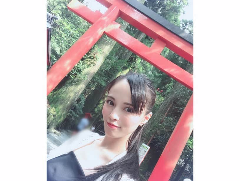 大湖せしるさんのインスタグラム写真 - (大湖せしるInstagram)「﻿ ﻿ 先日、﻿ 箱根旅行へ﻿ ﻿ 素敵なお宿で﻿ 美味しいもん食べて﻿ のんびりして﻿ ﻿ 箱根神社参拝したり﻿ ﻿ たくさん﻿ マイナスイオン感じたり﻿ ﻿ めっちゃ癒し旅でした♪﻿ ﻿ 知らない土地へ行って﻿ 知らない事を経験して﻿ 色んなこと吸収して、、、﻿ ﻿ それって﻿ めっちゃ大切やよね﻿ ﻿ 行ったばかりやけど﻿ もう旅行行きたいっ！！﻿ ﻿ 次は﻿ どこ行こかなぁー﻿ ﻿ ﻿#箱根 #旅行 #温泉 #癒し旅  #パワーチャージ #リフレッシュ  #もっと色んなとこ行きたい  #もっと色んなこと知りたい  #そろそろ海外も行きたいな」9月18日 13時34分 - cecile_daigo