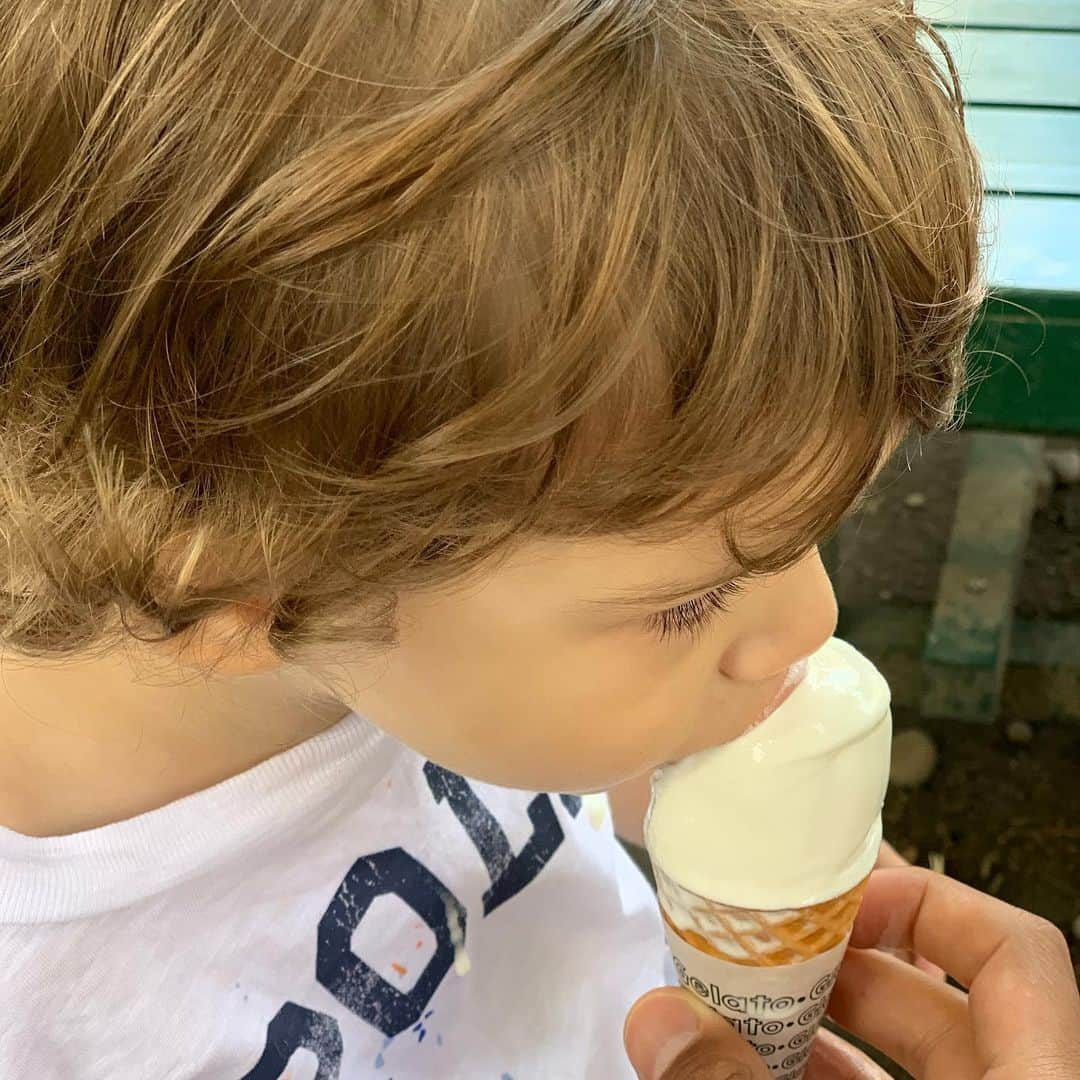 ジェイ・ボスロイドさんのインスタグラム写真 - (ジェイ・ボスロイドInstagram)「My little man was a good boy today so I treated him to his first 99p ice cream 🍦 🍦😂😂 I think it’s safe to say he loved it 😍  #father#son#playtime#park#odoripark#japan#hokkaido#sapporo#blessed」9月18日 14時10分 - jaybothroyd