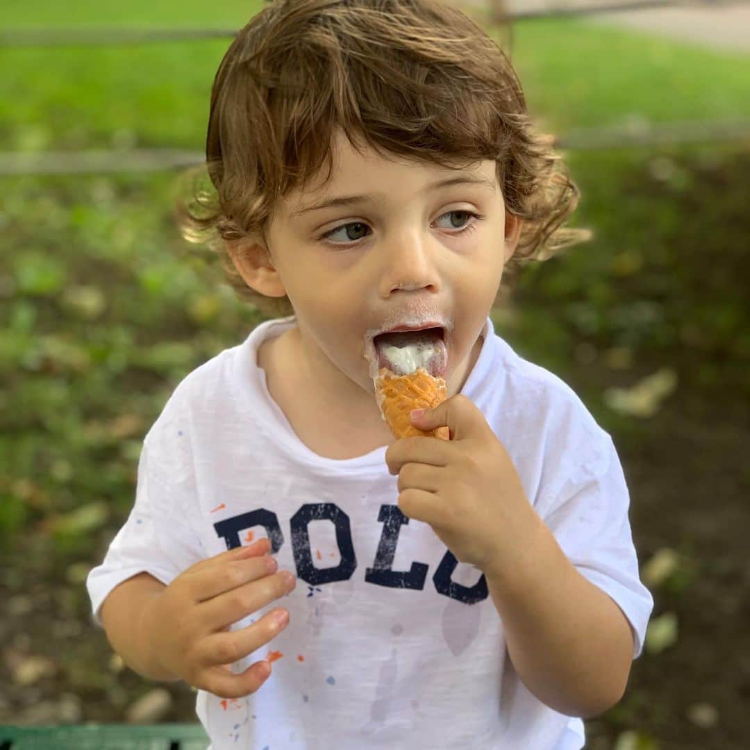 ジェイ・ボスロイドさんのインスタグラム写真 - (ジェイ・ボスロイドInstagram)「My little man was a good boy today so I treated him to his first 99p ice cream 🍦 🍦😂😂 I think it’s safe to say he loved it 😍  #father#son#playtime#park#odoripark#japan#hokkaido#sapporo#blessed」9月18日 14時10分 - jaybothroyd
