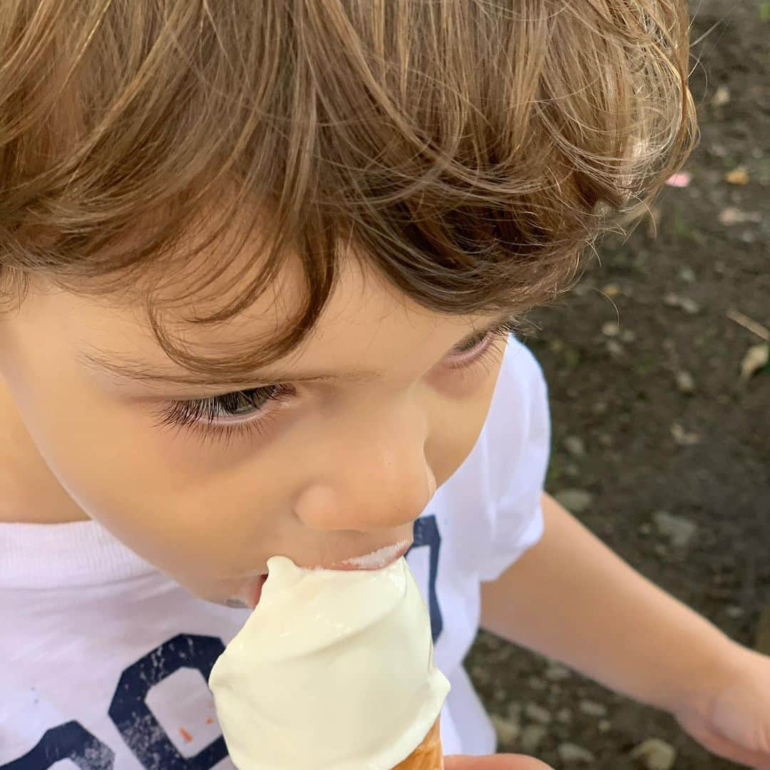 ジェイ・ボスロイドさんのインスタグラム写真 - (ジェイ・ボスロイドInstagram)「My little man was a good boy today so I treated him to his first 99p ice cream 🍦 🍦😂😂 I think it’s safe to say he loved it 😍  #father#son#playtime#park#odoripark#japan#hokkaido#sapporo#blessed」9月18日 14時10分 - jaybothroyd