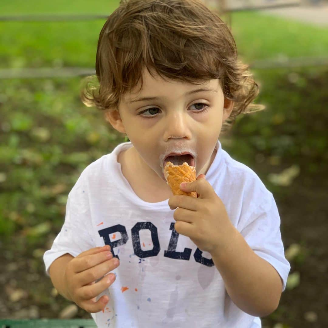 ジェイ・ボスロイドさんのインスタグラム写真 - (ジェイ・ボスロイドInstagram)「My little man was a good boy today so I treated him to his first 99p ice cream 🍦 🍦😂😂 I think it’s safe to say he loved it 😍  #father#son#playtime#park#odoripark#japan#hokkaido#sapporo#blessed」9月18日 14時10分 - jaybothroyd