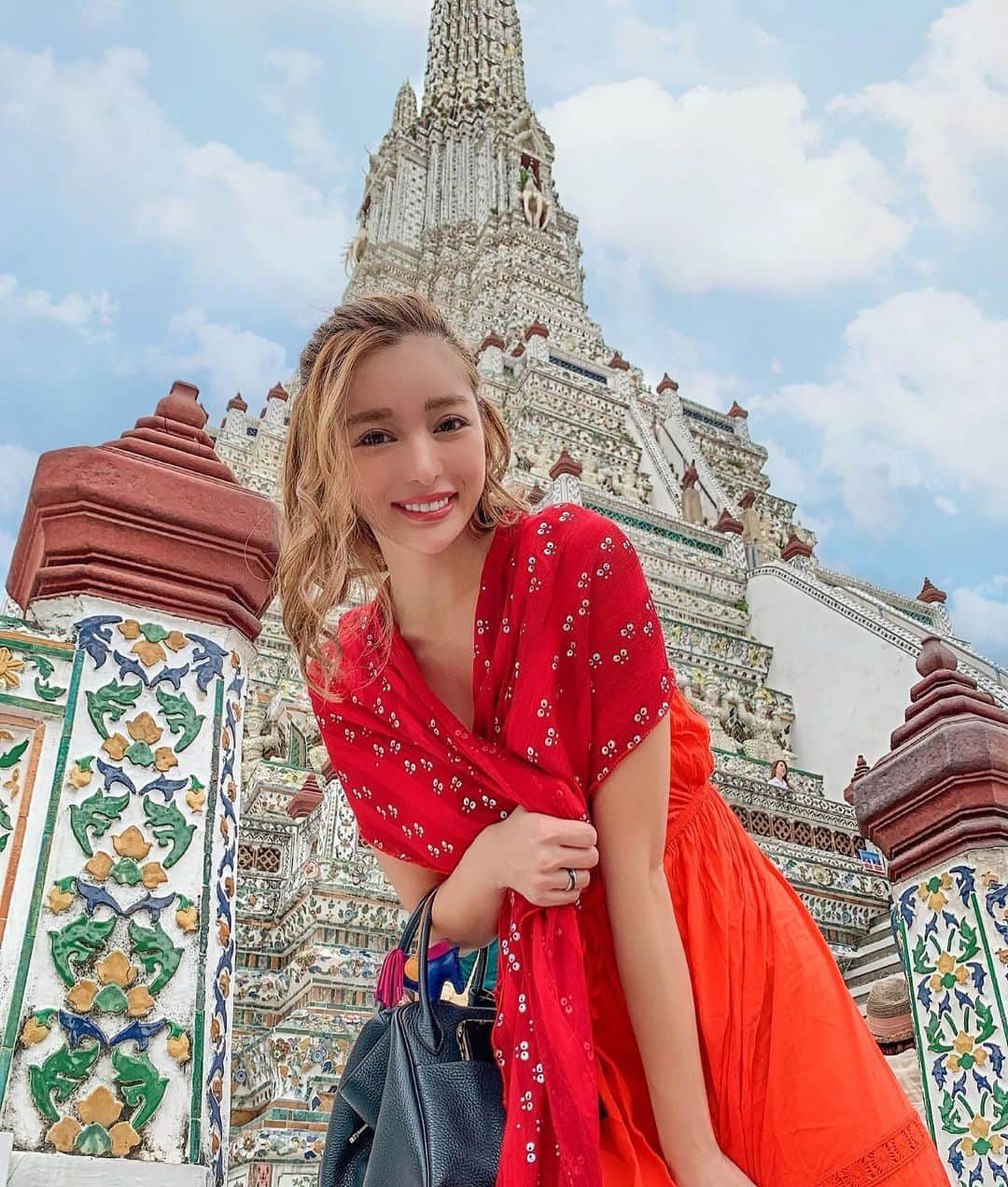 濱野りれさんのインスタグラム写真 - (濱野りれInstagram)「I went to #Watarun on the second day of bangkok. Rented the stole and then let's go for sightseeing! It was powerful temple and there were many people. Actually, I have never visited bangkok's sightseeing spot, so it was very fulfilling two days👀✨ - バンコク2日目はワットアルンへ💎 ここは服装が厳しいのでストールをレンタルしていざ観光👣 迫力ある寺院で人もいっぱいいたよ〜🙋‍♀️ 実はバンコクの観光地回ったことなかったから充実した２日目でした😇💓 - - #วัดอรุณราชวราราม  #กรุงเทพมหานคร#ญี่ปุ่น#น่ารักๆ#bangkok🇹🇭#templeofdawn #bangkoktrip#travelasia#travelthailand#lovetravelling#photogenic📷#bangkoklife#visitbangkok #ワットアルン#観光地巡り#バンコク#バンコク旅行」9月18日 14時10分 - riregram