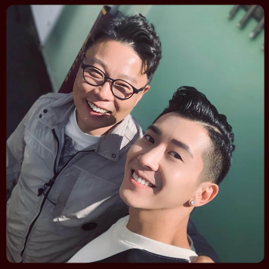 ブライアンさんのインスタグラム写真 - (ブライアンInstagram)「Started the day today, with a selfie with the director of our Drama/Sitcom!  He’s great to work with~ 오늘 촬영 시작은 먼저 드라마 감독님이랑 셀카찍고 시작합시다 ㅋ #환상의타이밍 #연기자 #배우브라이언 #브라이언 #주민규 #brianjoo #actorbrianjoo #actorslife」9月18日 14時14分 - thebrianjoo