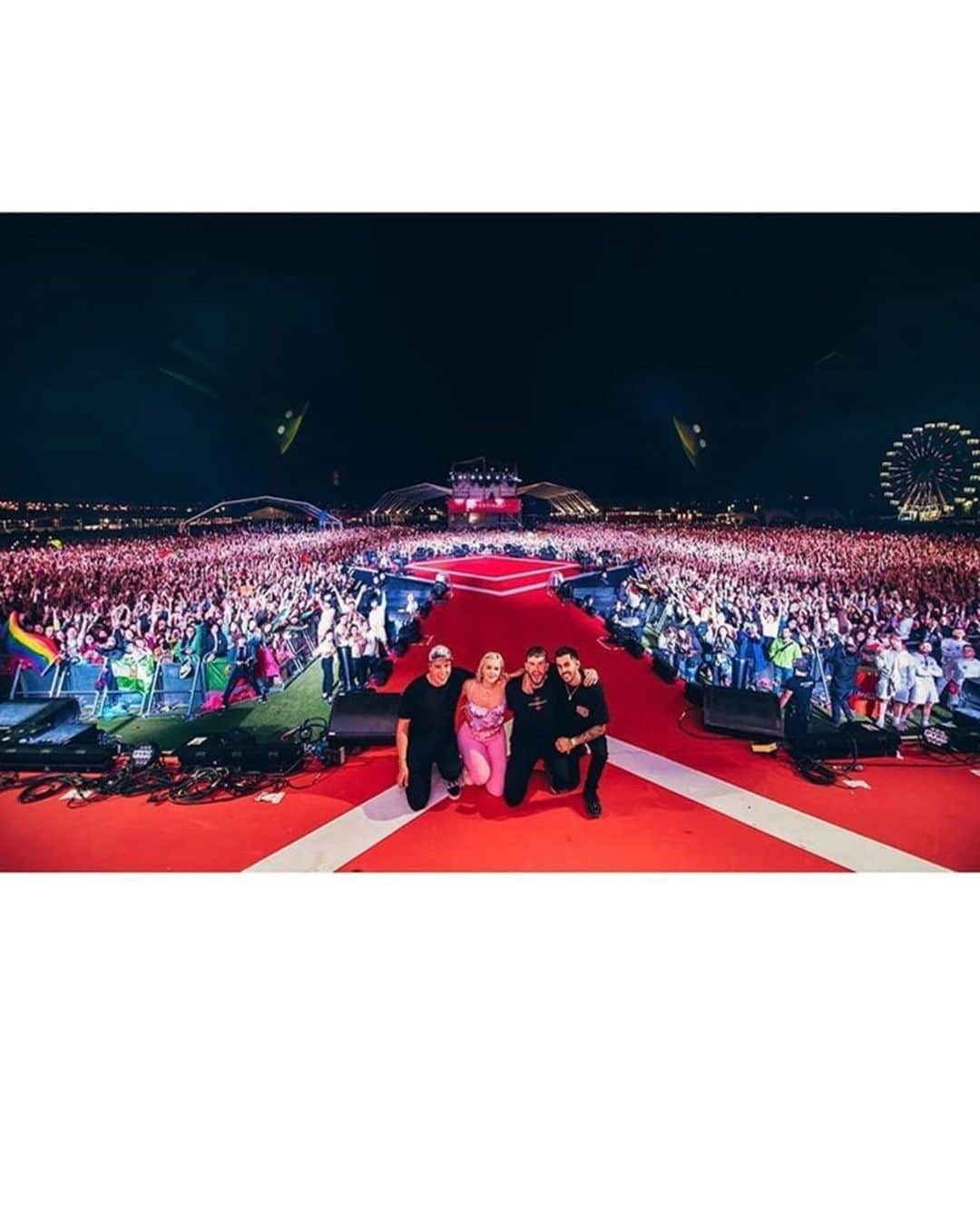 ワーナーミュージック・ジャパン洋楽さんのインスタグラム写真 - (ワーナーミュージック・ジャパン洋楽Instagram)「【Anne Marie】  スペインで行われたミュージック・フェス「Coca Cola Music Experience 2019」にアン・マリーが登場❣️ ✨ 数多くのフェスのステージに立っている彼女は、ファンに向けて嬉しい言葉を送りました❤️ ✨ 「ステージの上に立っている時すごく幸せだわ。ステージの上で寝て起きたいぐらいにね。みんなの顔を見るのが大好きよ。全員を何時間も抱きしめれば良いのにって思ってる。皆んな、私をハッピーにしてくれてありがとう💓」 #AnneMarie」9月18日 14時15分 - warnermusicjp_intl