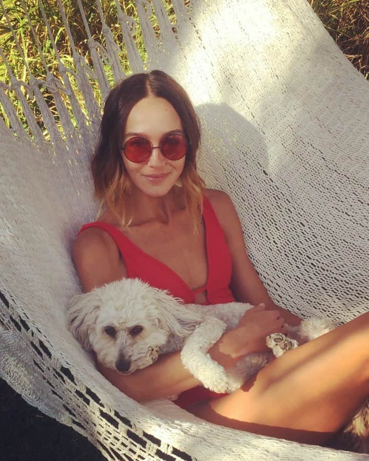 シャーニ・ヴィンソンのインスタグラム：「Hey all! Want me to record a personalized shout-out video for someone special in your life? Check me out on @cameo ! Link in bio- https://www.cameo.com/sharnivinson」