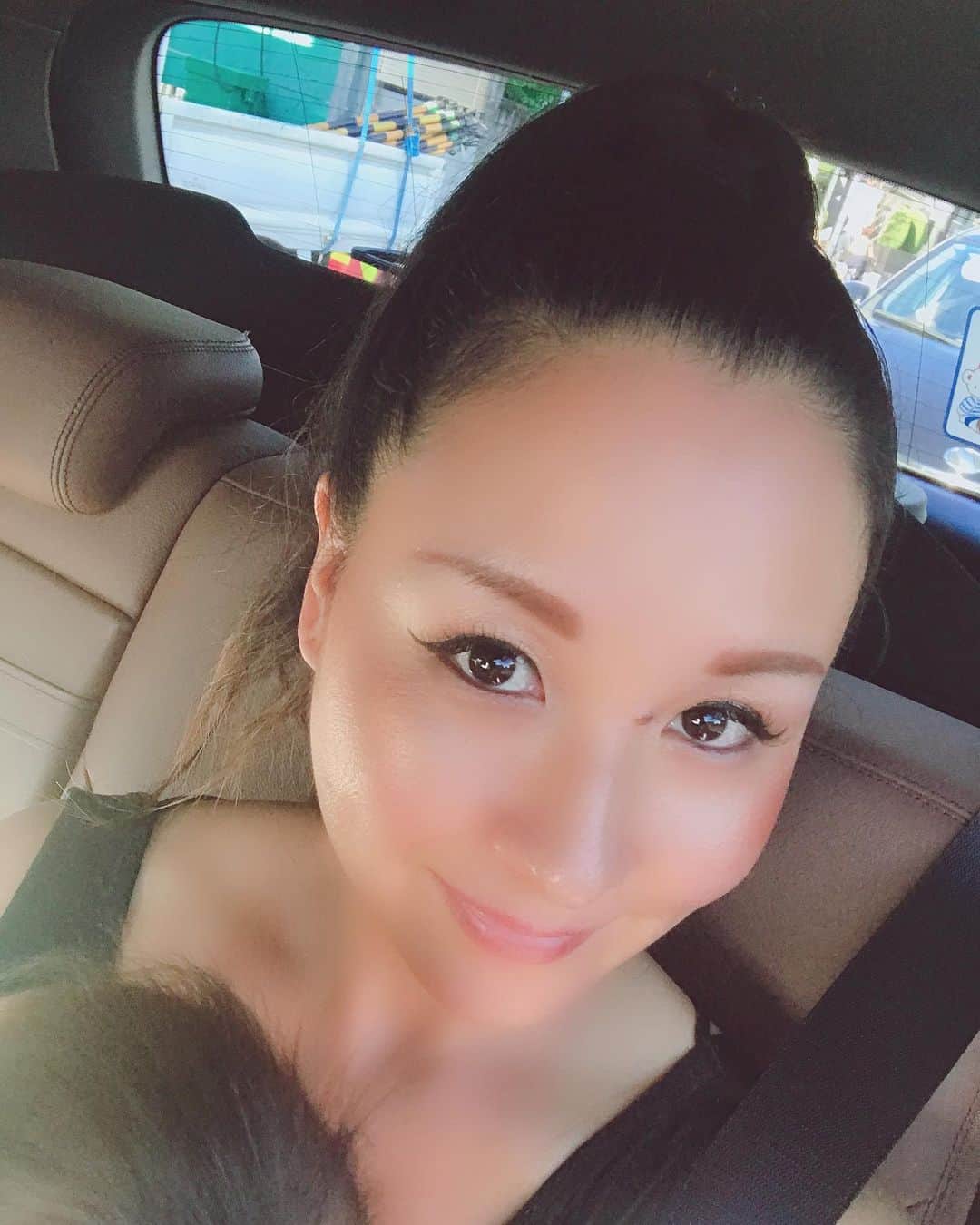 平山美香さんのインスタグラム写真 - (平山美香Instagram)「マツエク&ネイルは @grace.nail_eyelashsalon 💅👀 長くて柔らかい毛で、ぱっちりナチュラルに仕上げてもらってます✨ #nail #マツエク #beauty」9月18日 14時57分 - mika_hirayama